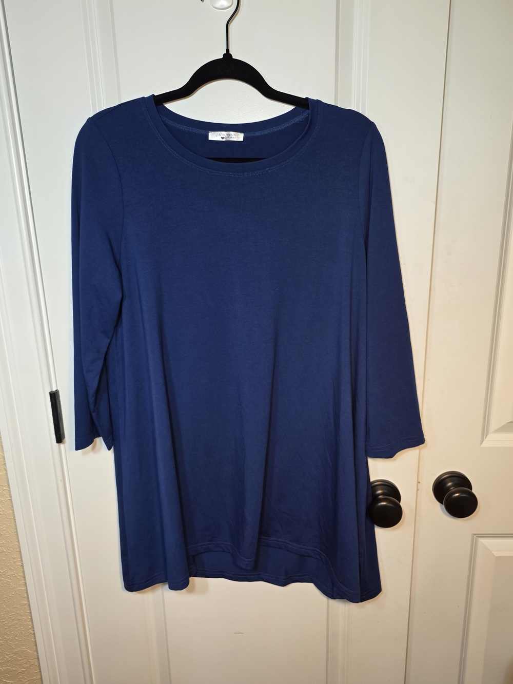 Women's Navy Long-Sleeve Scoop Neck Tunic Top
